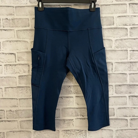Women’s Athleta Blue Capri 16” Leggings pockets Size Small - Picture 1 of 5